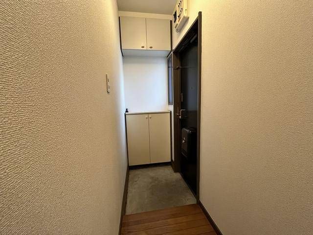 玄関　清掃前の写真になります
