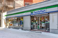 コンビニ　ファミリーマート札幌中の島店（コンビニ）まで550m