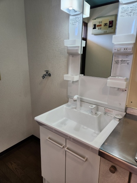 洗面設備　シャワー付きの洗面化粧台