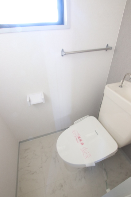 トイレ　★トイレに窓あります★