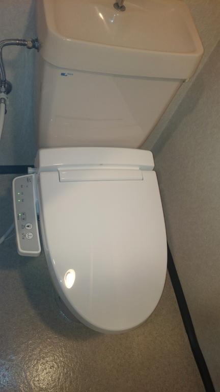 トイレ　新品ウォシュレット設置予定