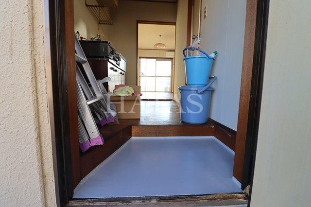 玄関　同物件別部屋です。