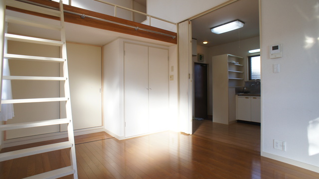 その他部屋・スペース　ロフト付きで天井が高いので開放感があるお部屋です。