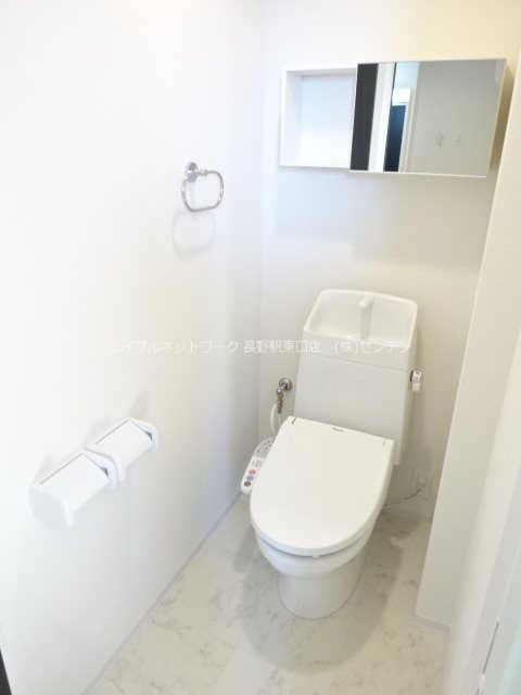 トイレ　写真は201号室です（参考）