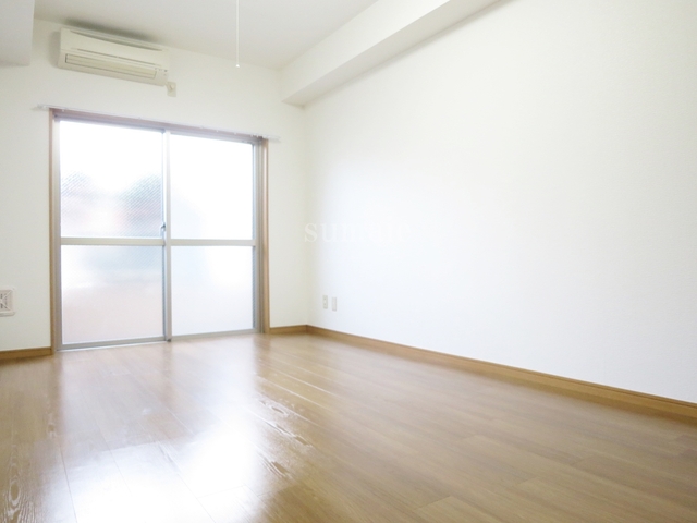 居室・リビング　1階でも明るいお部屋です☆