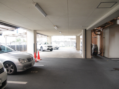 駐車場　駐車場があるので、車を買う予定の方も安心です