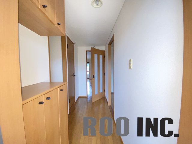 玄関　写真は反転のお部屋です