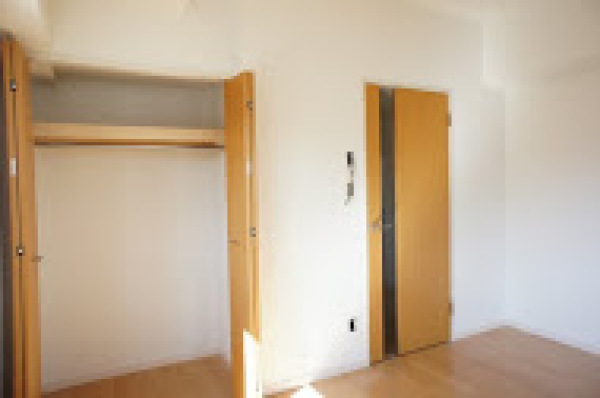 収納　写真は同タイプ住居です。