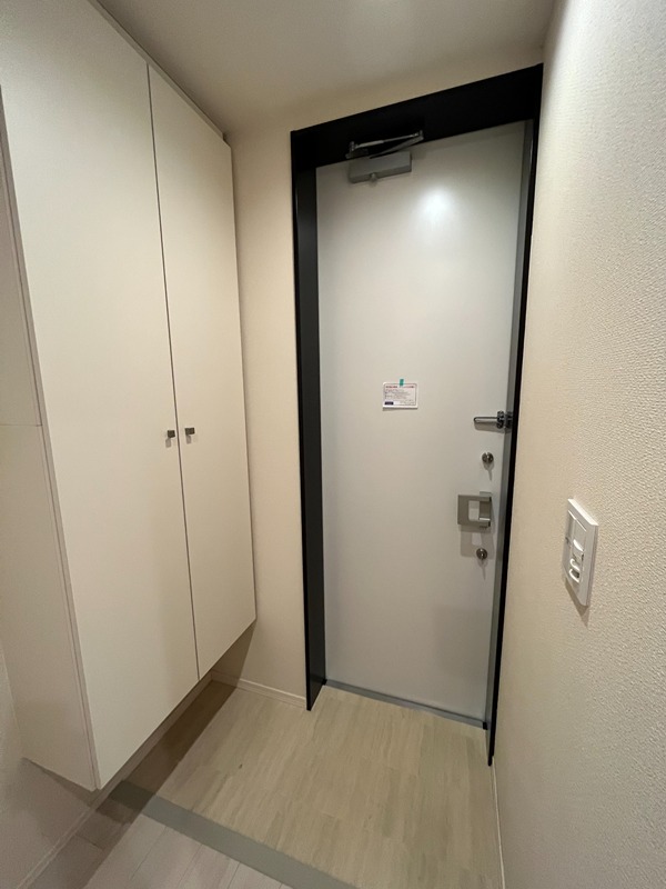 玄関　※別部屋の参考写真です