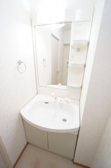 洗面設備　※同物件・反転タイプの写真です。