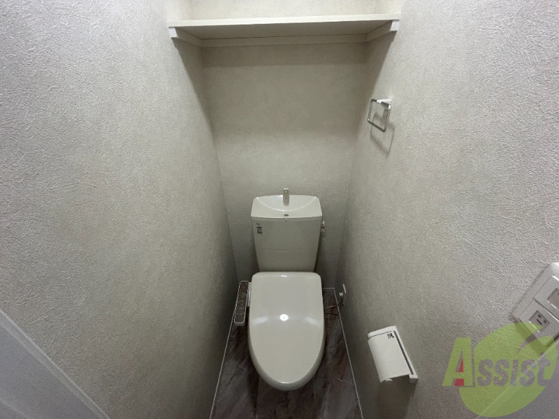 トイレ　トイレはウォシュレット機能付きです。安心して使用できますね。
