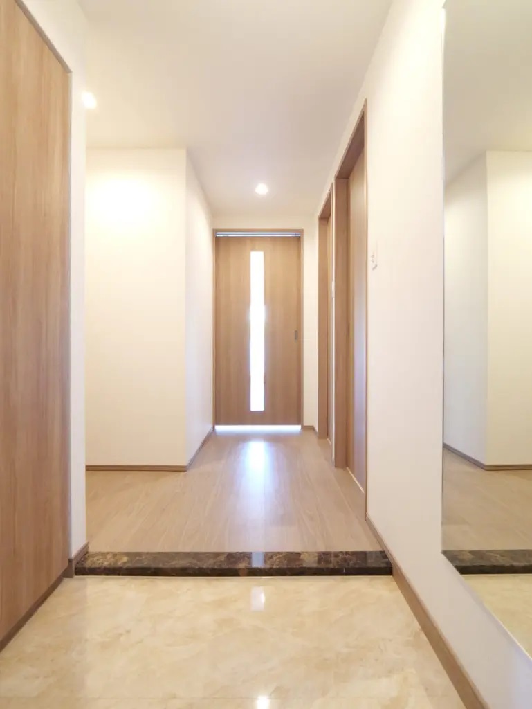 玄関　※建築中の為、実際のお部屋と仕様が異なるケースがございます。
