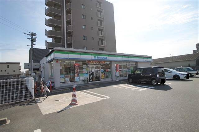 コンビニ　ファミリーマート東起町一丁目店（コンビニ）まで1060m