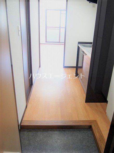 玄関　きれいな玄関ですね。※別号室参考写真