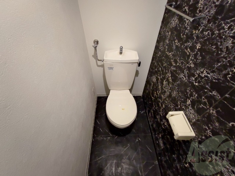 トイレ　こちらはトイレです。清潔感があり、安心して使用できます。