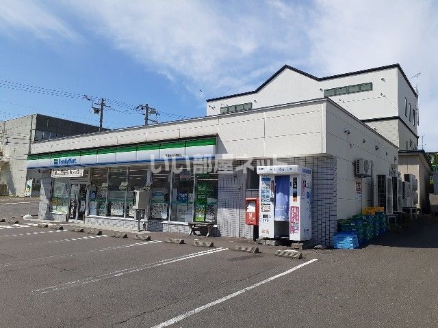 コンビニ　ファミリーマート室蘭東翔高校前店（コンビニ）まで71m