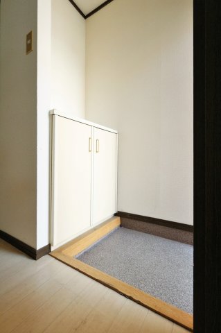 玄関　参考写真（同物件別部屋）