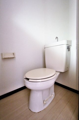 トイレ　参考写真（同物件別部屋）
