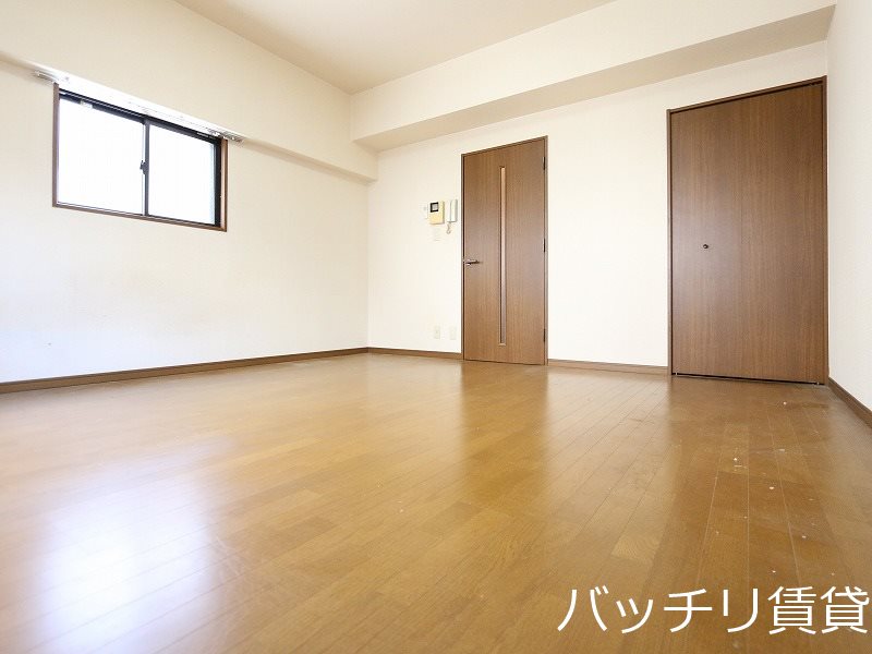 居室・リビング　別部屋写真の為現況優先と致します。