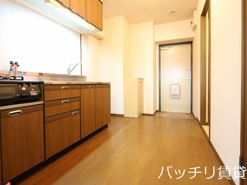 玄関　別部屋写真の為現況優先と致します。