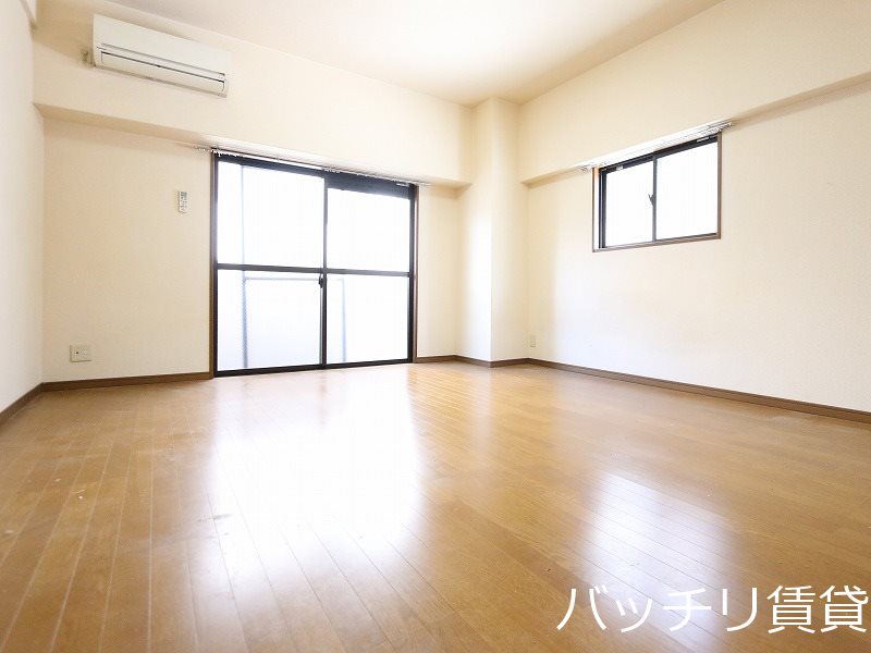 バルコニー　別部屋写真の為現況優先と致します。