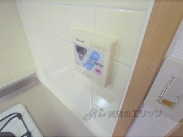 その他設備　給湯器リモコン