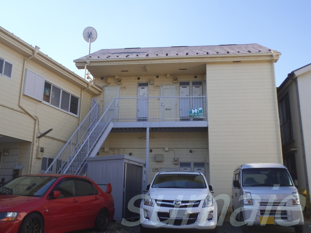 建物外観　すっきり綺麗なクリーム色の建物です♪