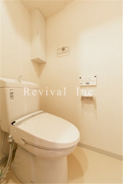 トイレ　シャワー機能付きトイレでございます