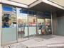 コンビニ　ローソン 本郷一丁目春日通店（コンビニ）まで447m