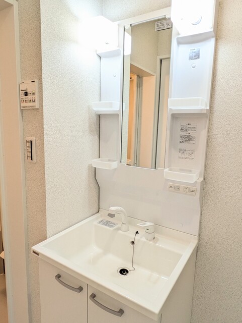 洗面設備　シャワー付洗面化粧台