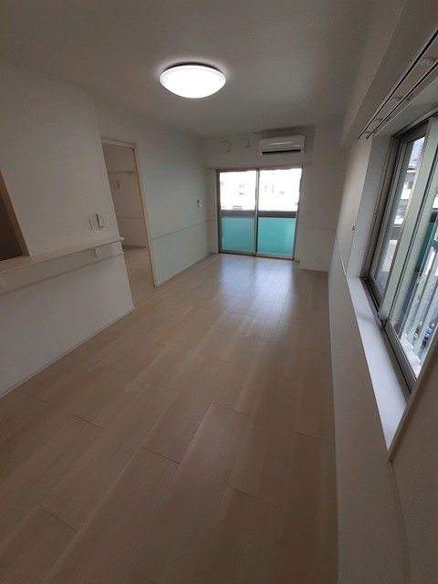 居室・リビング　現在建設中の為、同じ施工会社の内装写真を添付しております（イ