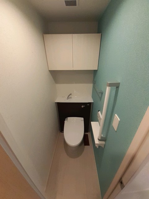 トイレ　現在建設中の為、同じ施工会社の内装写真を添付しております（イ