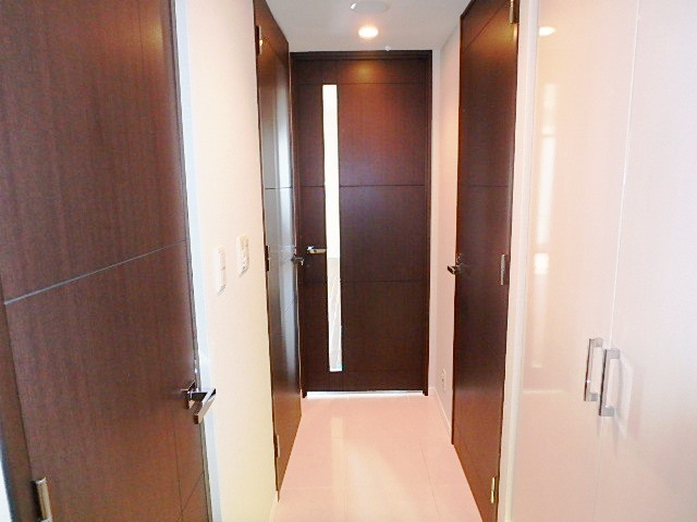 玄関　同仕様の別部屋画像