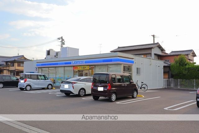 コンビニ　ローソン　岐阜東鶉（コンビニ）まで675m