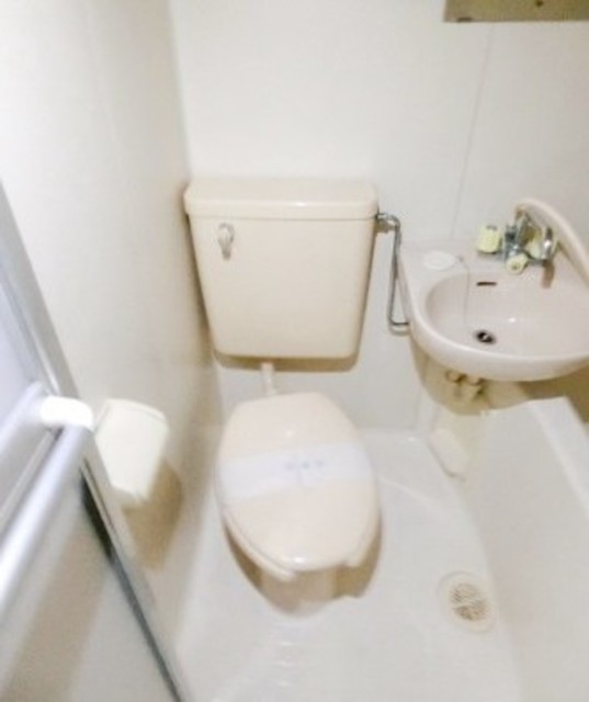 トイレ　別部屋参考写真。