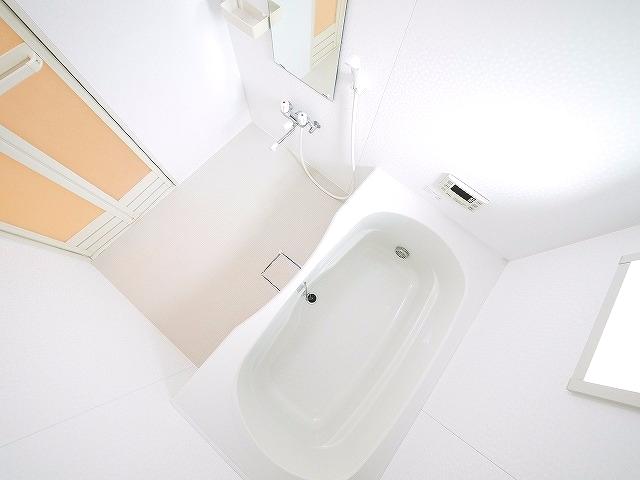 バス・シャワールーム　コンパクトで使いやすいお風呂です
