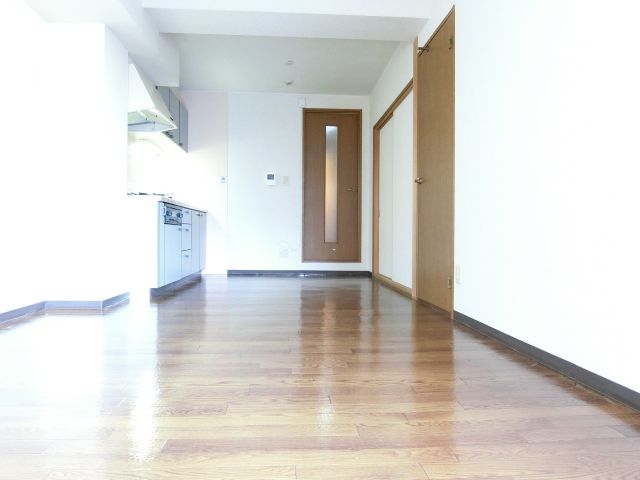 居室・リビング　同物件別部屋