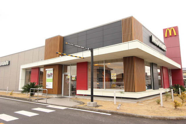 飲食店　マクドナルド１０号戸次店（飲食店）まで370m
