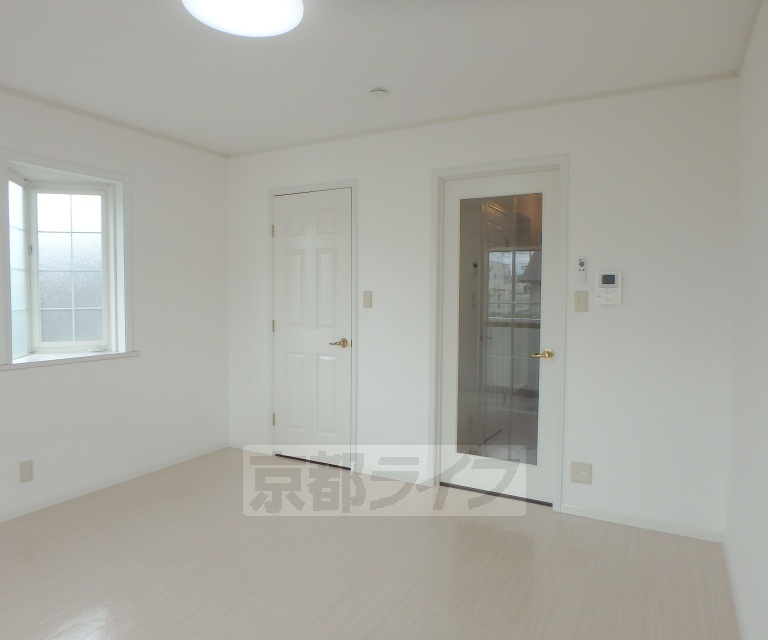 居室・リビング　出窓がおしゃれなお部屋です。