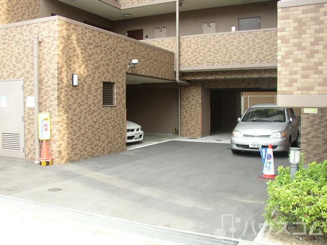 その他　1階に駐車場がございます。（その他）まで1m