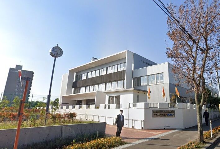 小学校　札幌市立月寒東小学校（小学校）まで422m