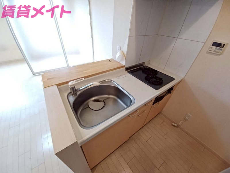 キッチン　同物件別部屋の写真