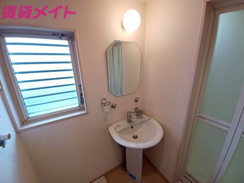 洗面設備　同物件別部屋の写真