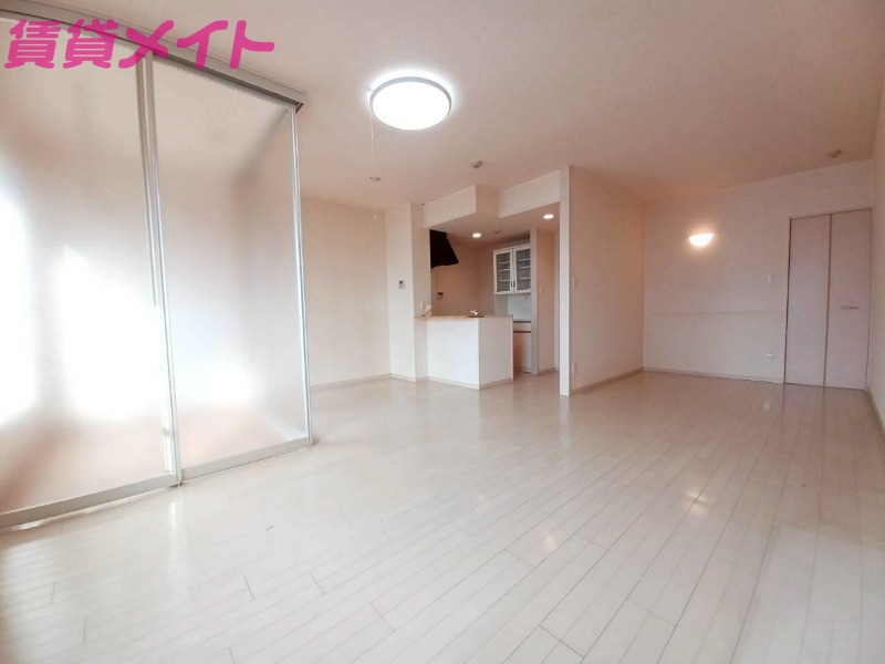 居室・リビング　同物件別部屋の写真