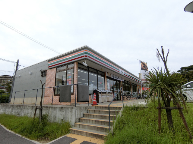 コンビニ　セブンイレブン茨木穂積台店（コンビニ）まで345m