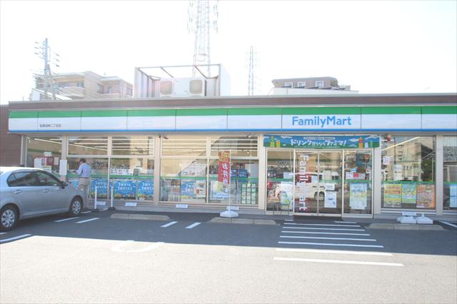 コンビニ　ファミリーマート（コンビニ）まで498m