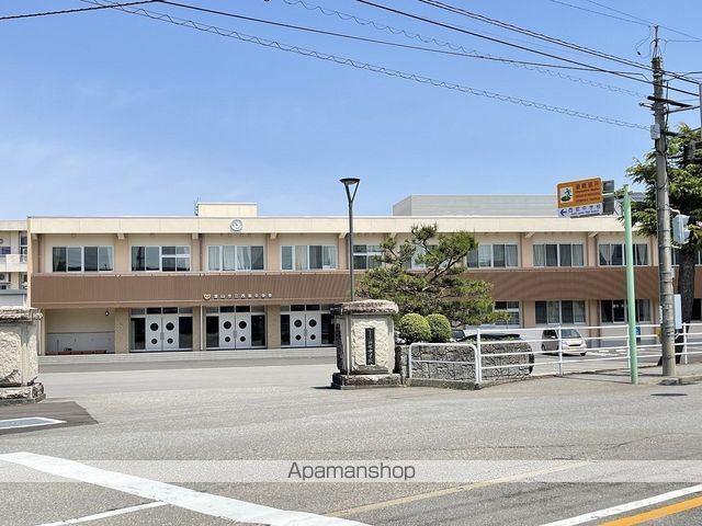 中学校　西部中学校（中学校）まで406m