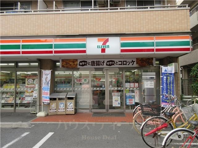 コンビニ　セブン-イレブン高島平駅前店（コンビニ）まで59m