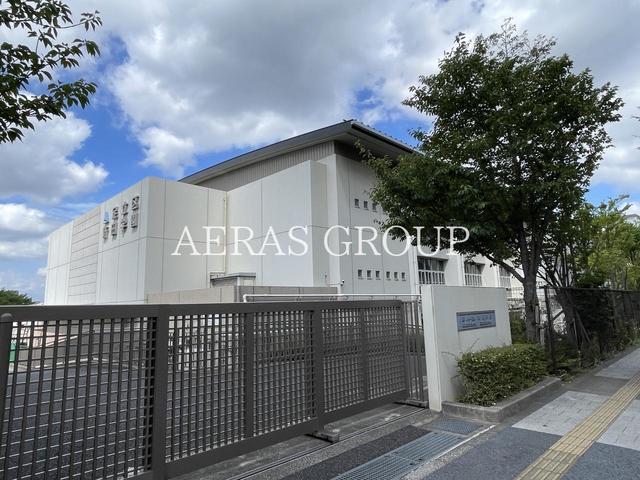 中学校　足立区新田学園 第一校舎（中学校）まで444m