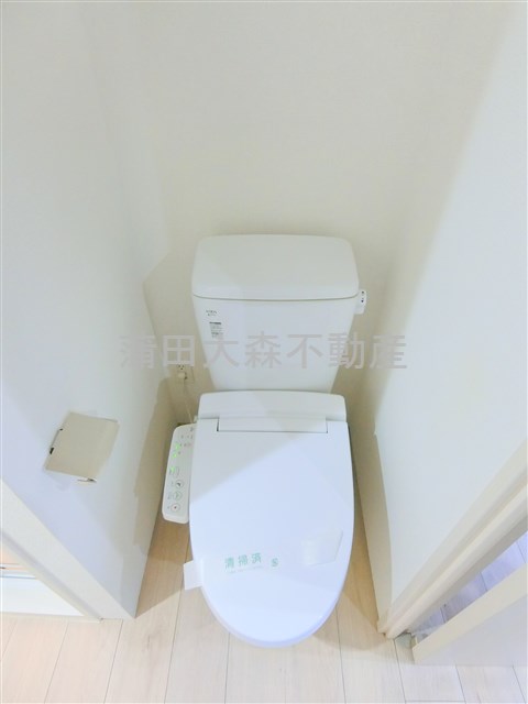 トイレ　温水洗浄便座付きのトイレ